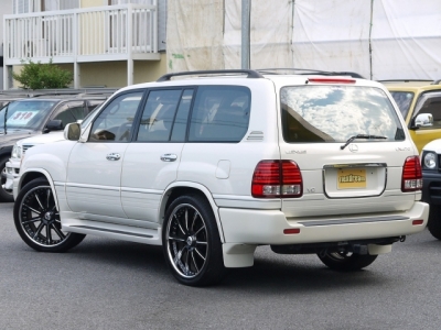 レクサス　LX470　カスタムメガ盛り中古車　後ろから