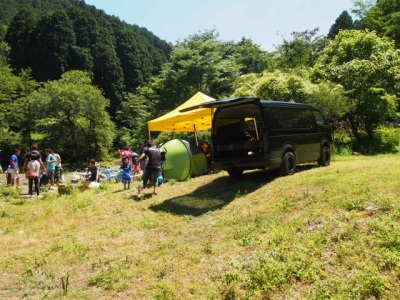 ハイエース200系４型　内装カスタムフルフラットベッド