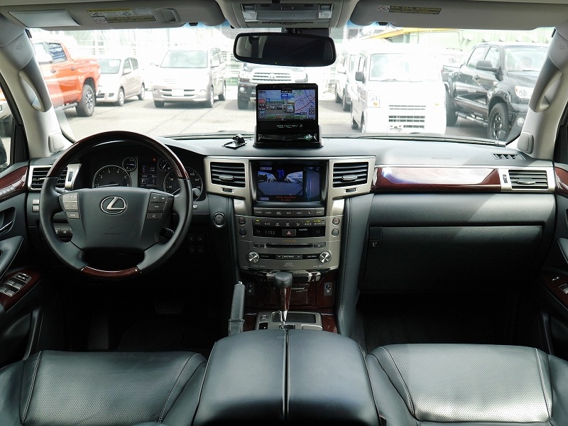 2013年モデル　新車並行　レクサス　LX570 ラグジュアリーパッケージ　運転席