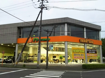 フレックスドリーム_仙台東店_外観_ショールーム_USトヨタ専門_ランクル専門_ハイエース専門_3店舗_併設