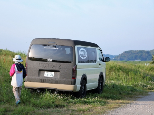 ハイエース_４WD_リフトアップ_LINEX__カスタムデモカー_バスフィッシング_利根川水系_駐車_早朝