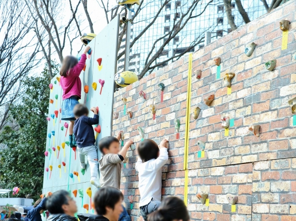 新宿中央公園_イベント_クライミングウォール_ボルダリング