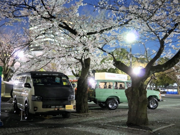 アウトドアデイジャパン_2017_代々木公園_flexdreamブース_準備完了_LINEX_リフトアップ_ランクル_展示