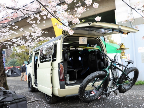 アウトドアデイジャパン2017_代々木公園_カーメイト_XRIDEシリーズ_コラボ_サイクルキャリア_ファットバイク_桜_満開　