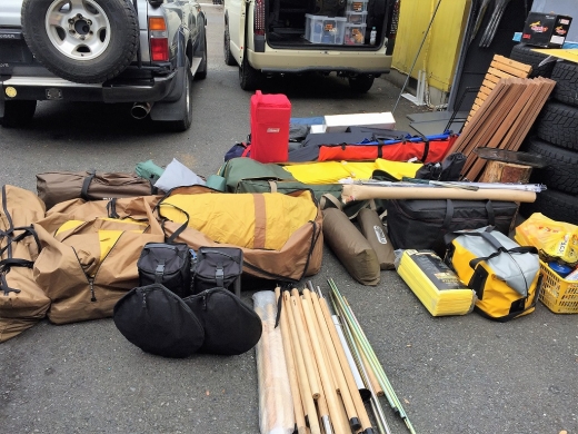 イベント用品_キャンプ_ハイエース_ワゴンGL_車中泊仕様_積んであった荷物_ポール_テント