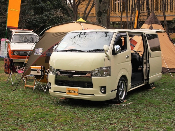 東京アウトサイドフェスティバル2016_出展_様子_新宿中央公園_ハイエース_車中泊仕様_カスタム_デモカー