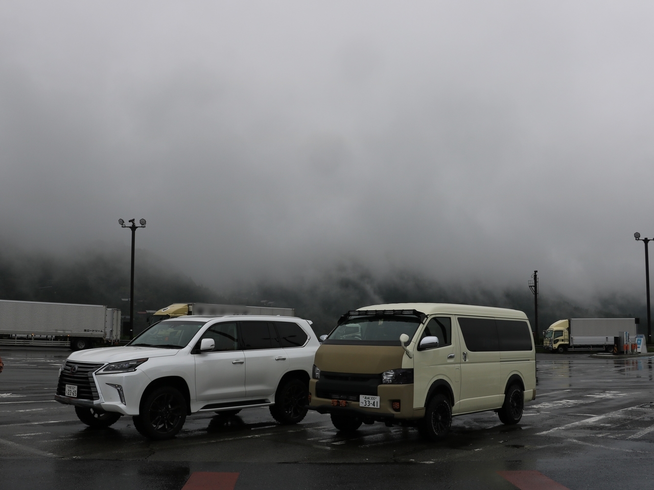 リフトアップ カスタム デモカー ハイエース ロドリフェス パーキングエリア 休憩
