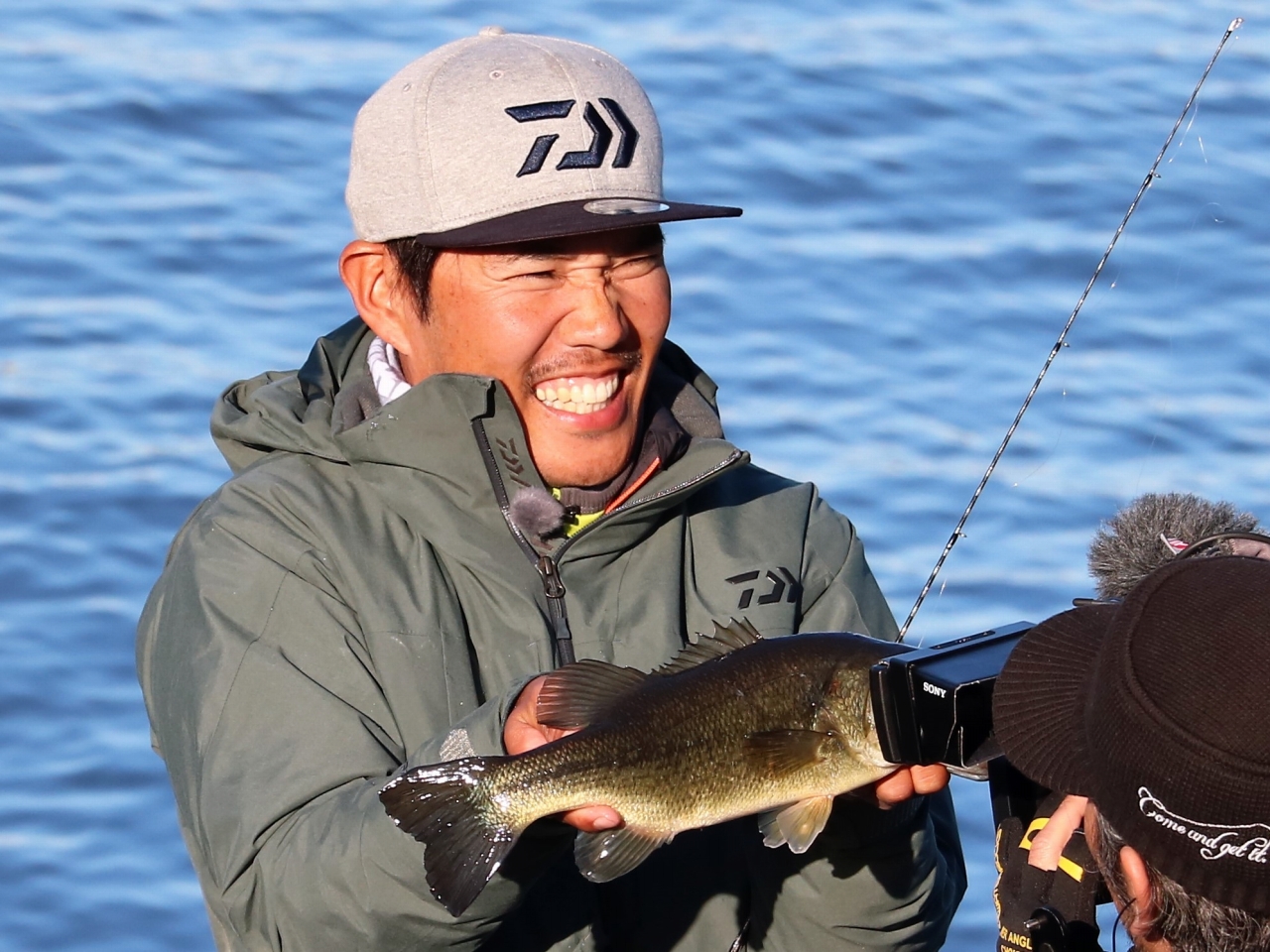 ウッチー ことバスプロの内山幸也さんが愛車のランクル100丸目カスタムと共にtv 地上波 に登場 ランクル専門店カスタム情報ブログ Flexdream