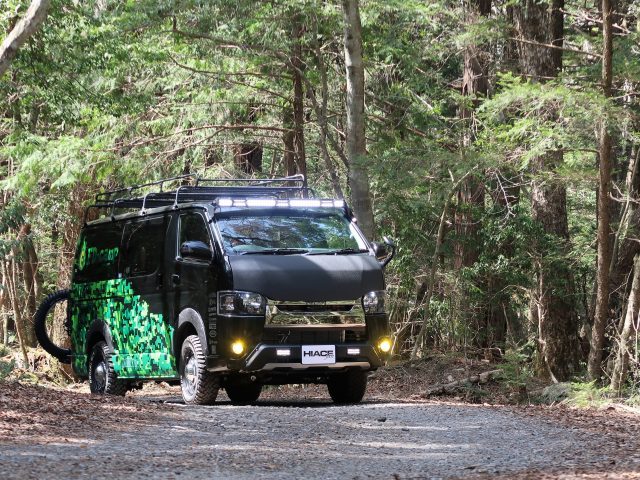 ハイエース200系カスタムデモカー アウトドアシーン