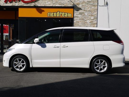 toyota estima side