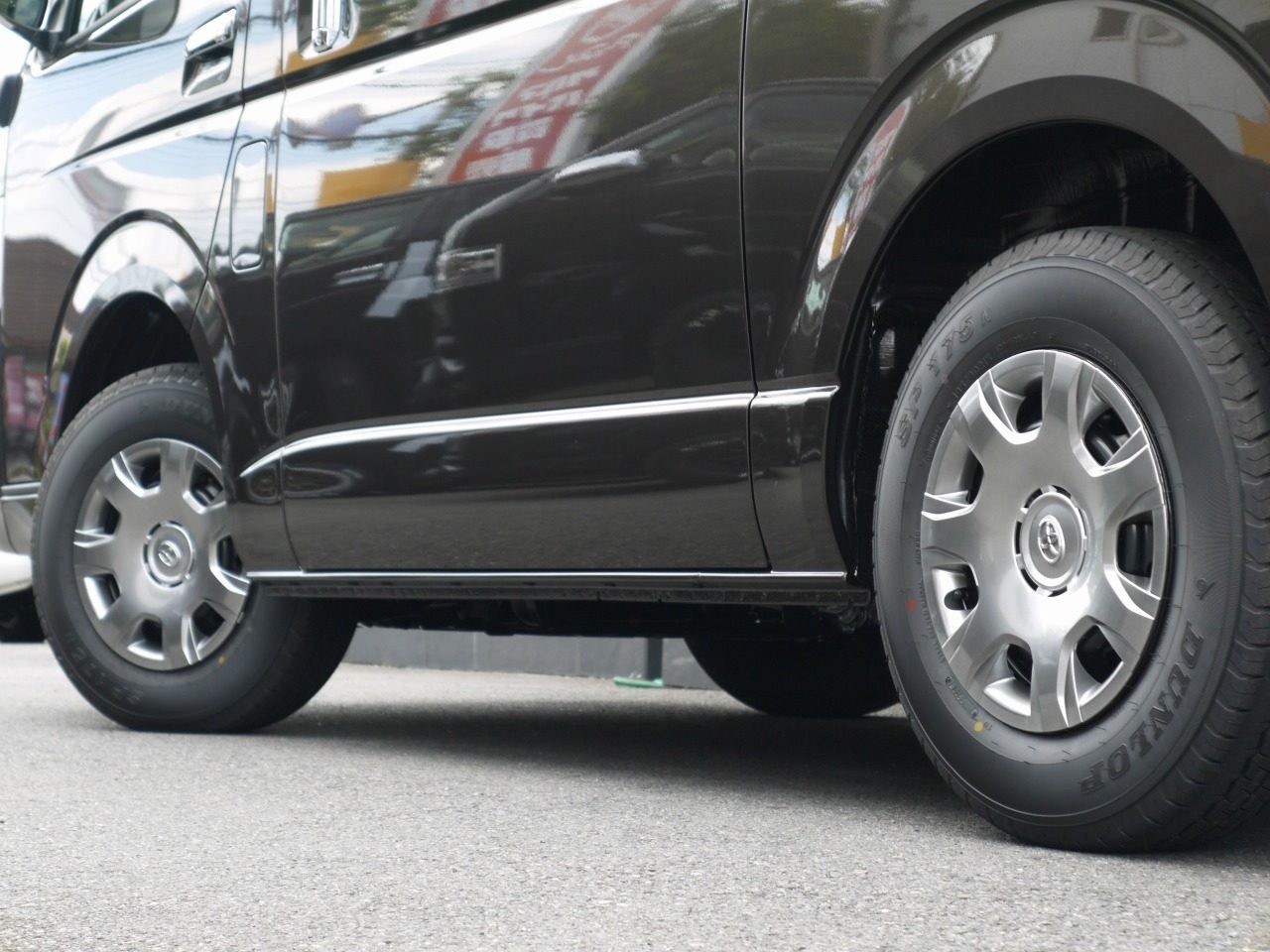 ハイエース　ホイールキャップ　50周年 ハイエース 50周年記念 ハイグロス 純正ホイールキャップ ハイエース