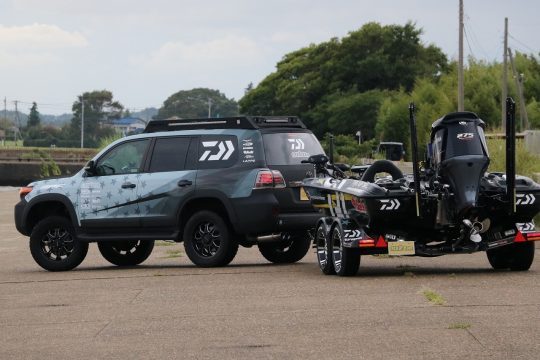 ランクル200カスタムデモカー バスプロ 橋本卓哉選手サポートカー リア