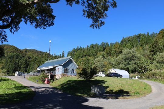 無印良品 津南キャンプ場 センターハウス 2日目の早朝 快晴