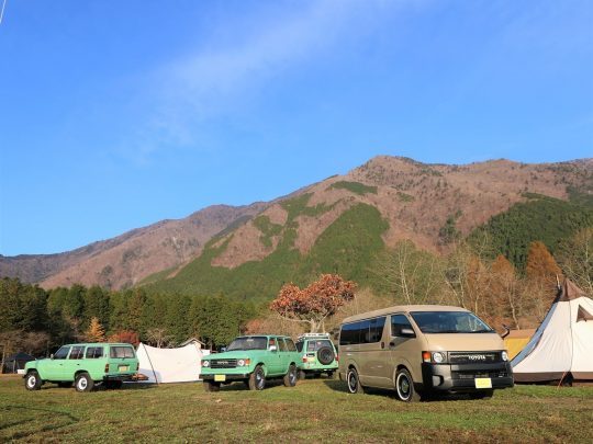 ふもとっぱらでキャンプを楽しむ！ハイエース バンライフ 丸目クラシック FD-classic