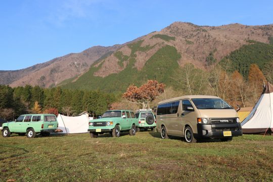 ランクル丸目クラシックカスタムとハイエース丸目クラシックカスタム-ふもとっぱらで外遊びキャンプイベント2018