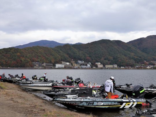 JBクラシック2018 選手バスボート集合