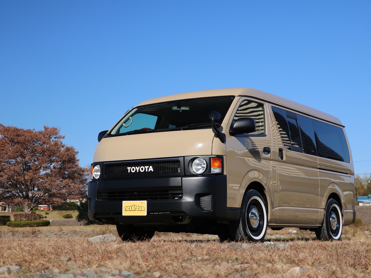 最新のハイエースのカスタムが特集されている専門誌 Hiace Fan に0系丸目クラシックカスタムが登場 ハイエース専門店カスタム情報ブログ Flexdream