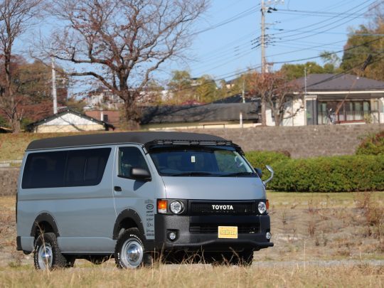 ハイエース 丸目換装クラシックカスタム ハイエースファン セメントグレー