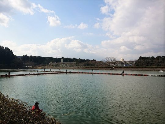 東山湖　トラウト釣り