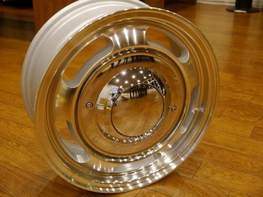 レトロなクラシックカスタムによく似合う『FD-classicアルミホイール 