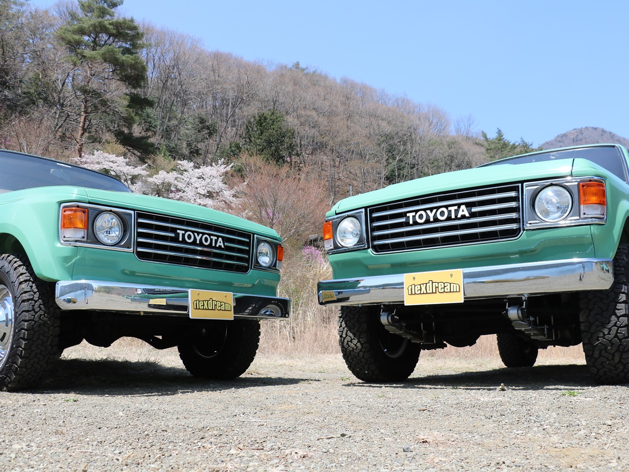 どっちの丸目がお好み Fd Classicランクル80丸目クラシック Vs 0系ハイエース丸目換装を比較 ランクル専門店カスタム情報ブログ Flexdream