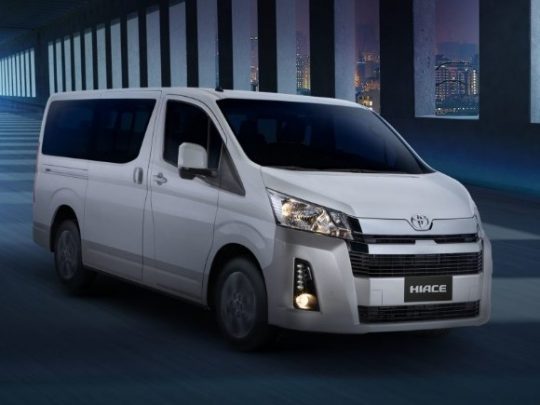 フィリピントヨタ 新型ハイエース hiace セミボンネット：標準ボディ