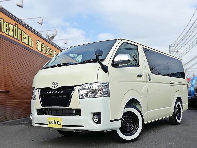 専門店だからオーダーできるクラシックなカスタムによく似合う特注カラー ライトイエロー ハイエース丸目換装もオーダー可能です ハイエース専門店カスタム情報ブログ Flexdream