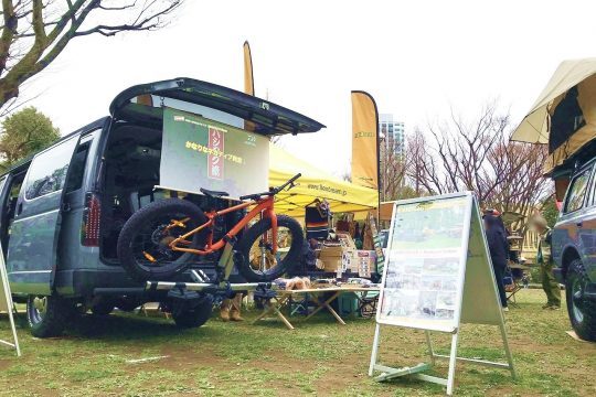 東京アウトサイドフェスティバル2019 ハイエース丸目換装 グレー プロジェクター