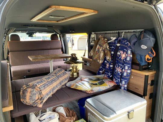 hiace vanlifeカスタム_パイン材無垢・アイアン_ウッド調仕上げ