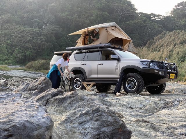 クルマとキャンプ_外遊び_車中泊