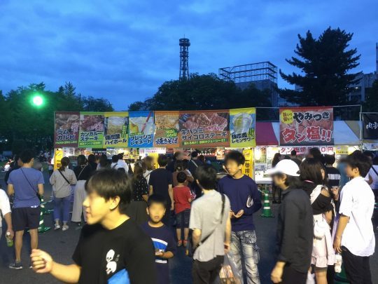 群馬高崎市 夕方以降もまだまだ盛り上がるお肉の祭典