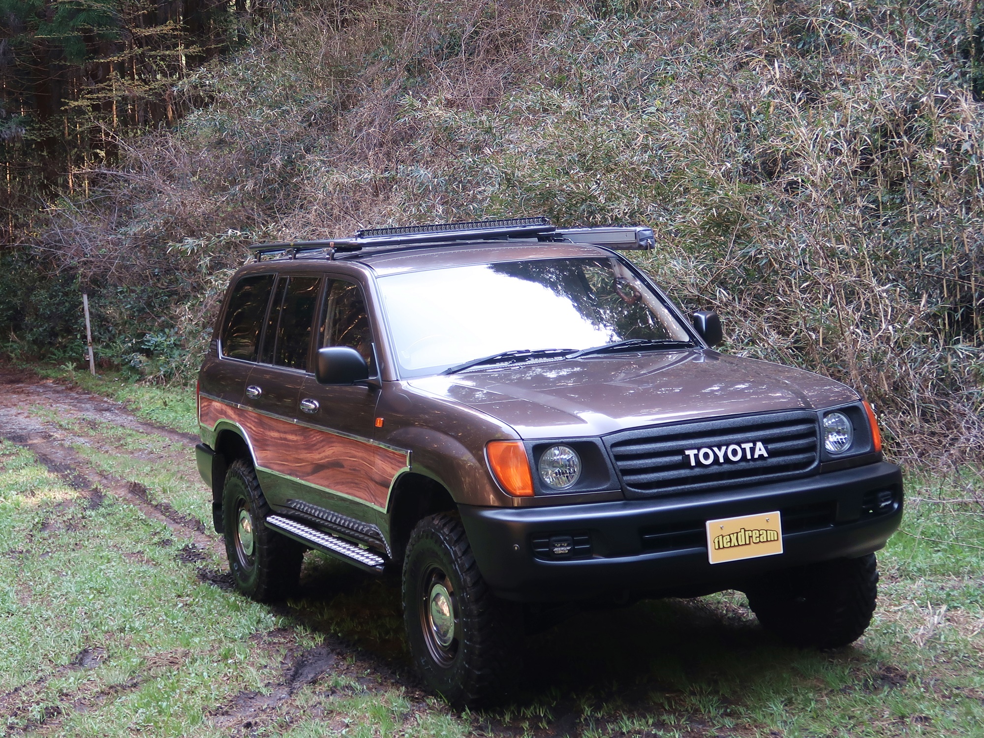 Let S Go 4wd 6月号にランクル100丸目換装fd Classicカスタムが掲載 東北エリア最大級の仙台東店も紹介 ランクル専門店カスタム情報ブログ Flexdream