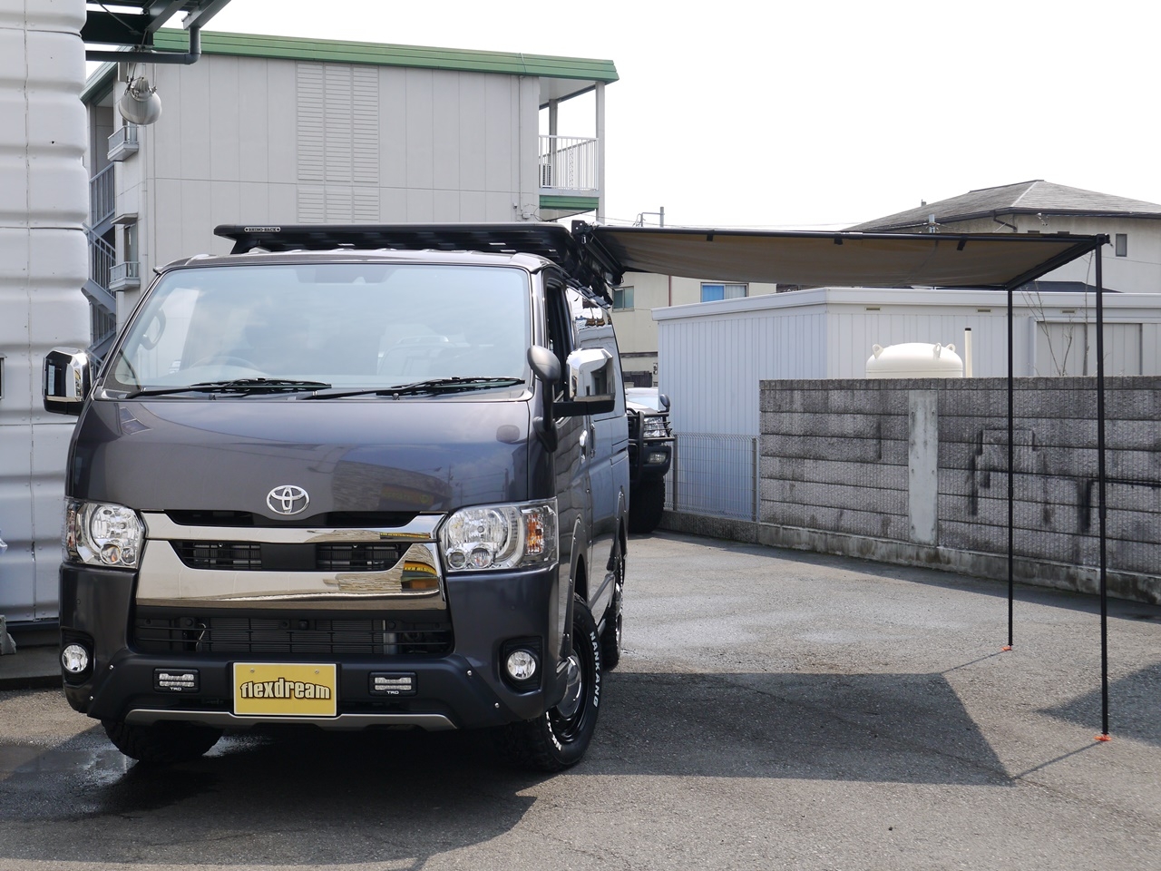 ハイエースのアウトドアカスタムにスタイリッシュなRHINO-RACK（ライノ 