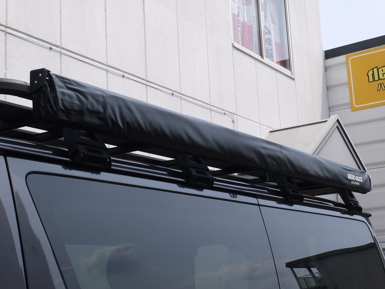 ハイエースのアウトドアカスタムにスタイリッシュなRHINO-RACK（ライノ 