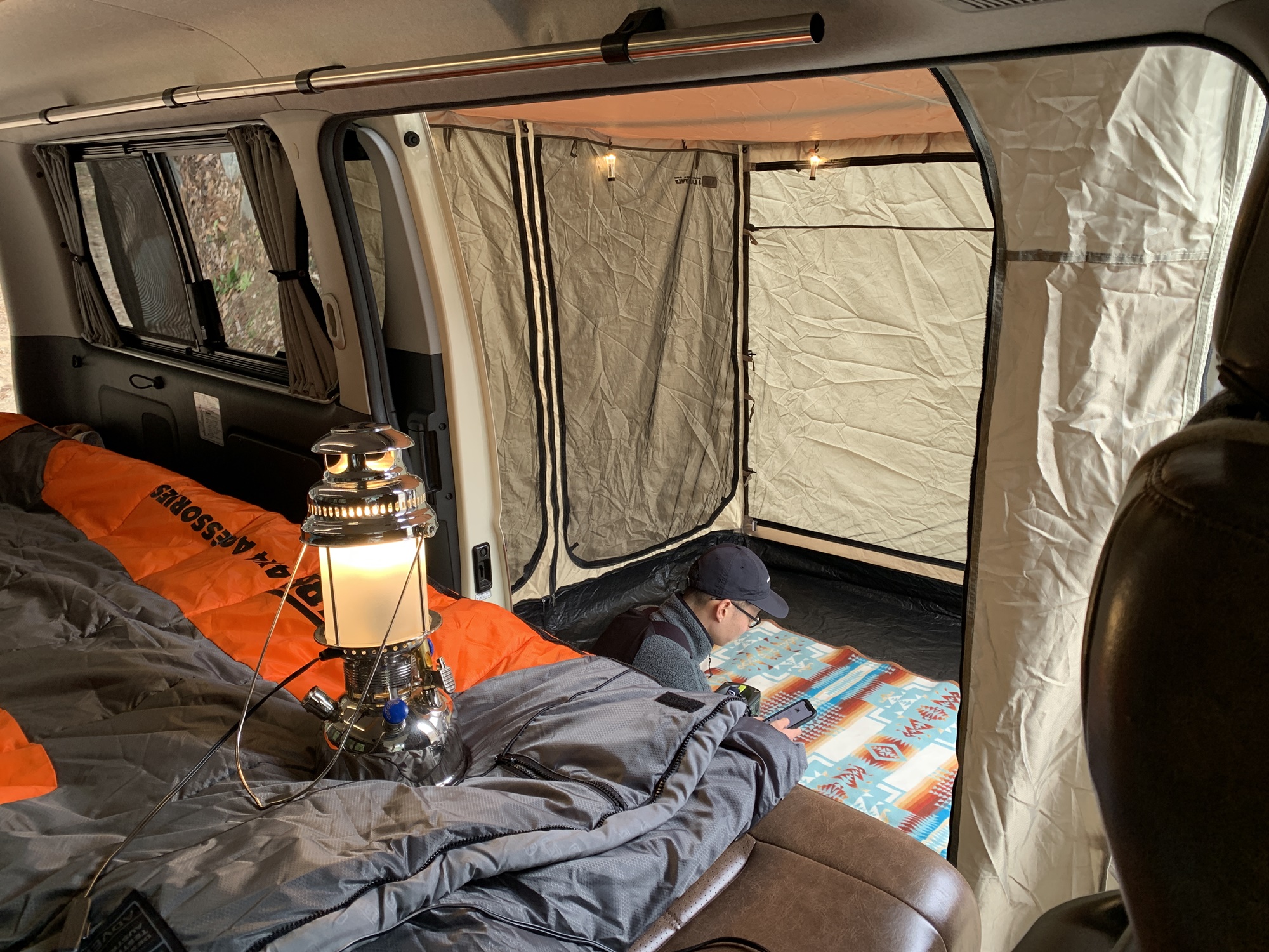 アウトドア情報メディアサイト『hinata』にARBカスタムのハイエースが  