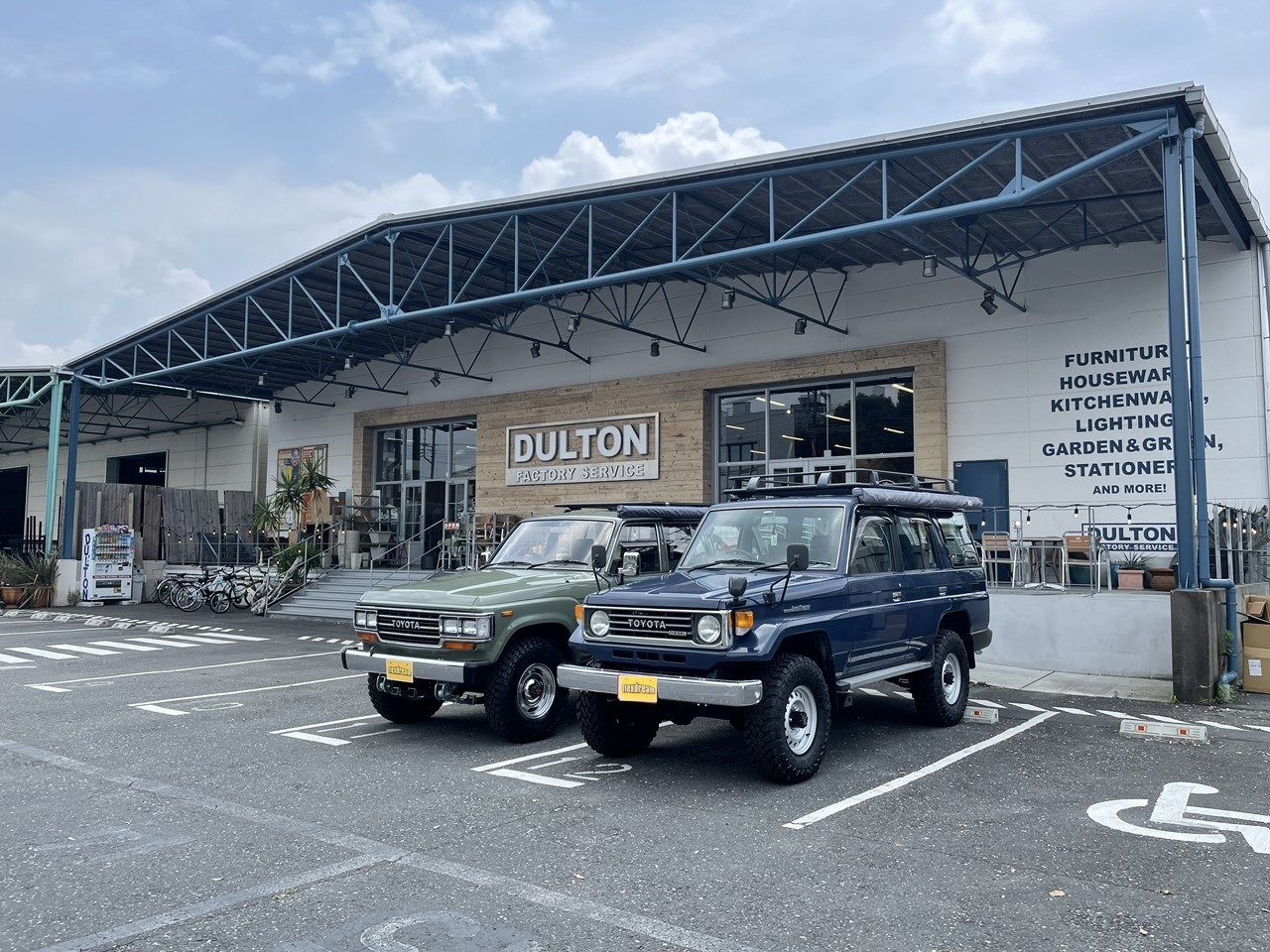 展示速報 Dulton Factory Service Musashi Murayamaにアースグリーン 角目四灯のランクル60を展示 ランクル専門店カスタム情報ブログ Flexdream