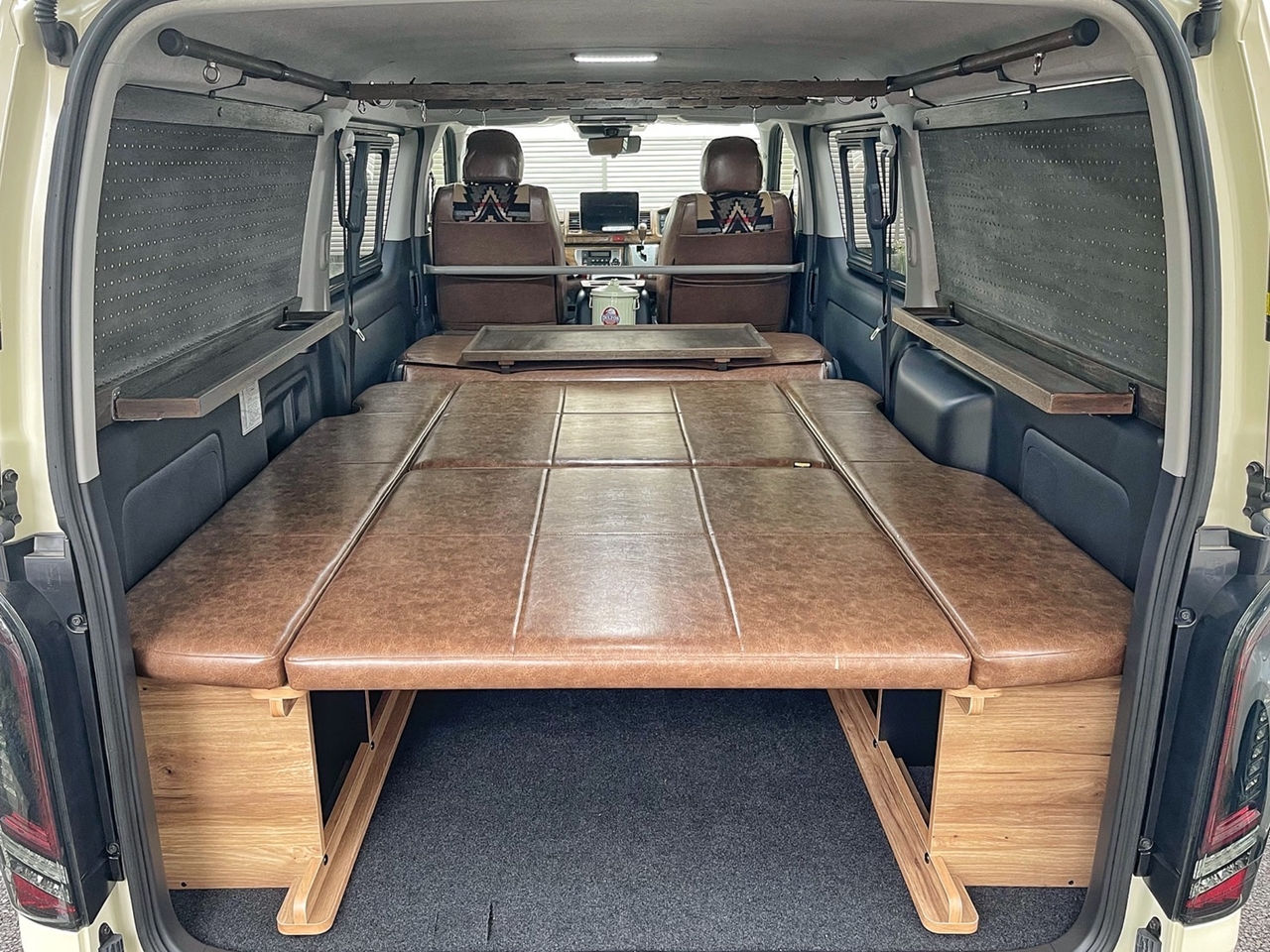 100系ハイエース 車中泊 ベッドキット 自作 ベッド MDF ハイエース 100 