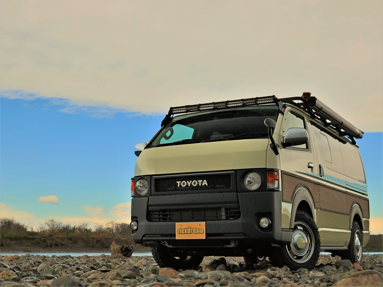 告知 クルマでどこいく クルマでなにする アソモビ 21 In Saitamaに遊びにピッタリのランクル ハイエースで出展決定 ランクル専門店カスタム情報ブログ Flexdream