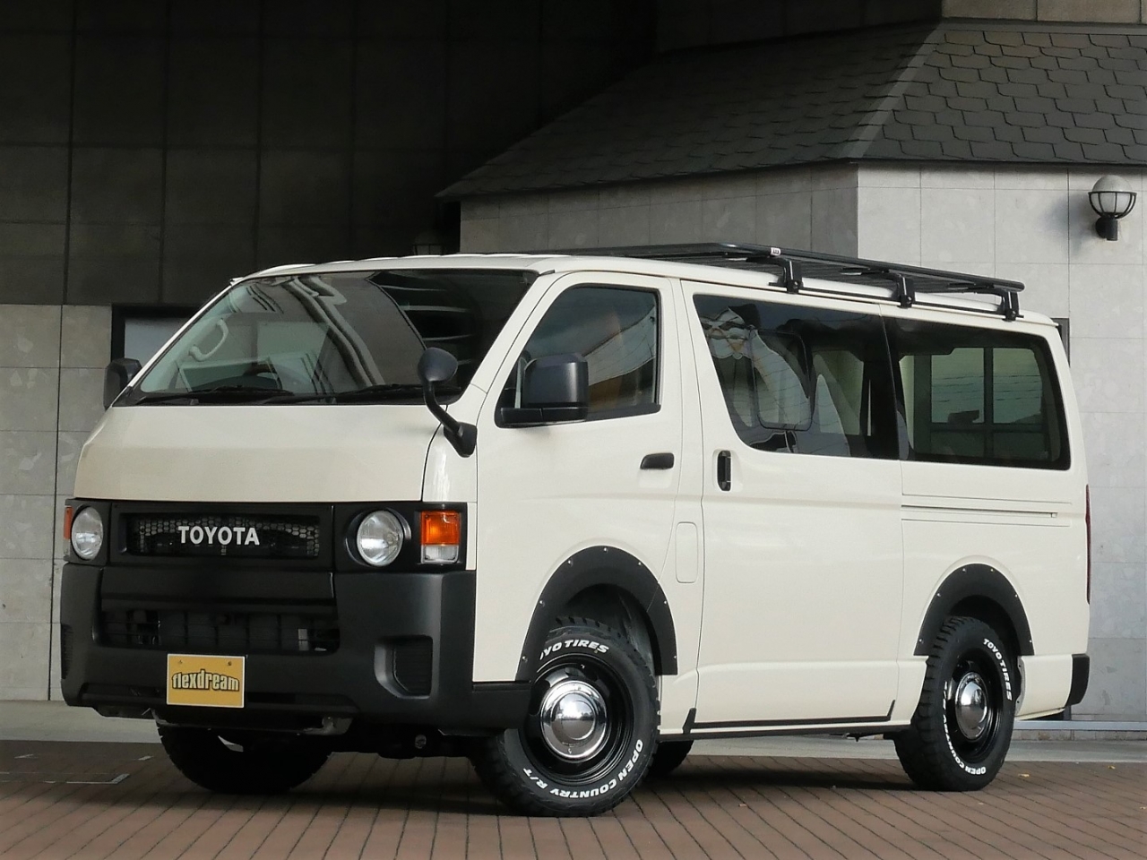 レトロ 丸目のハイエース サクラ製トヨタハイエースバン RH31V-JDE 4型以降のハイエース全モデル対応！ 丸目ヘッドライト\u0026グリルキット