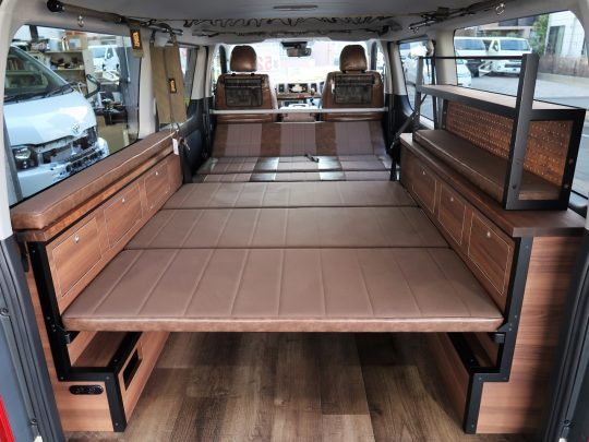 ハイエース車中泊_車中泊できる街乗り仕様車_ライトキャンピングカー_FD-BOX_FD-BOXvanlife_flexdream