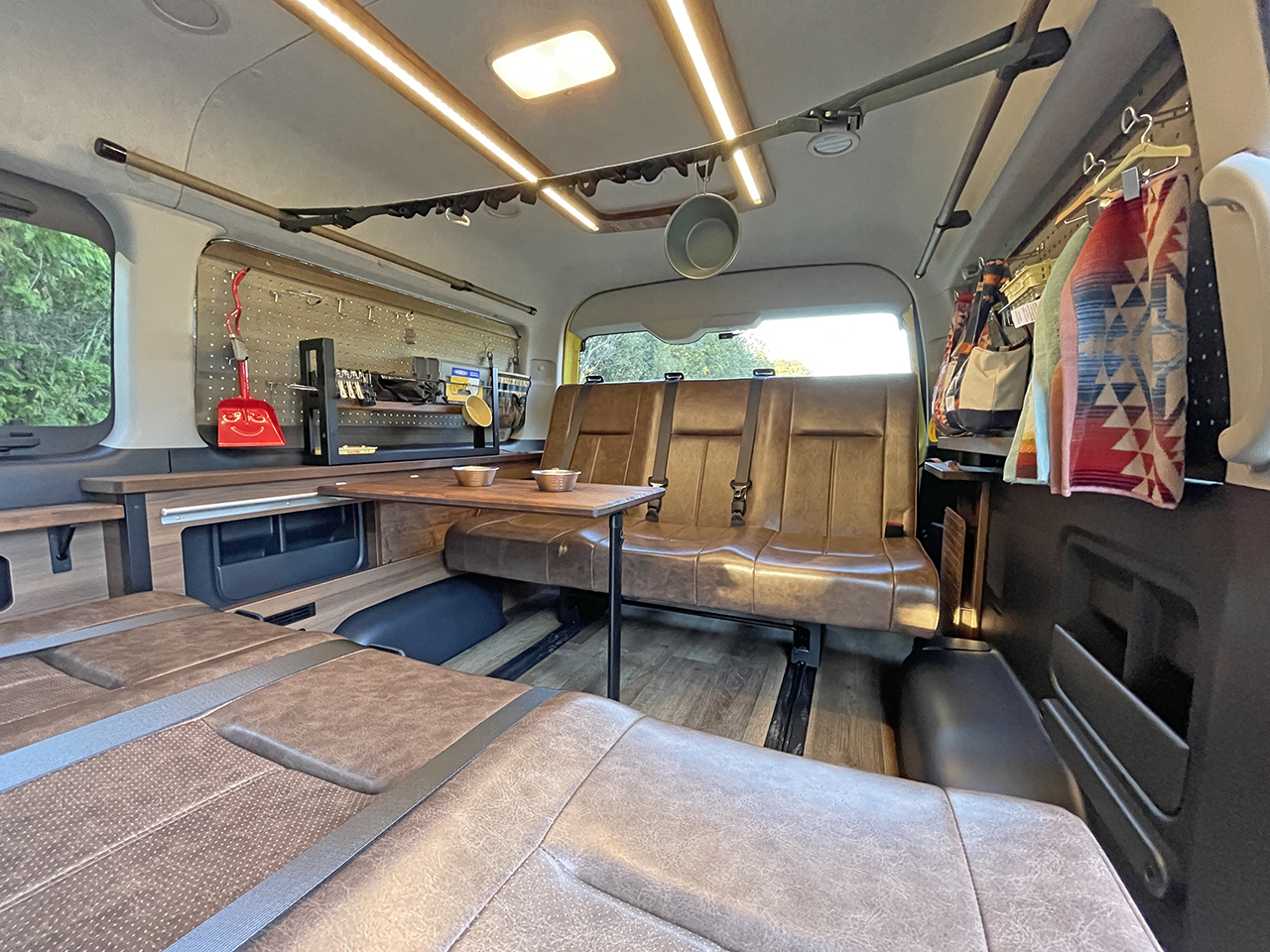 フィールドスタイル_FIELDSTYLEJAMBOREE_愛知スカイエキスポ_ハイエース_丸目ハイエース_FD-classic_ハイエース車中泊_FD-BOX_車中泊できる街乗り仕様車_バンライフ_多彩なシートアレンジ_flexdream