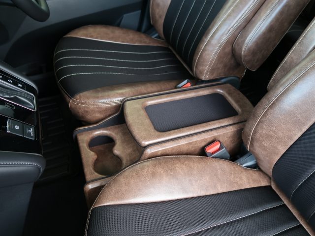 カーポートマルゼン東大阪-プラスカスタムフェス-MKW-デリカD5-CRAFTPLUSコラボセンタコンソール-flexdream