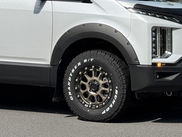 カーポートマルゼン東大阪-プラスカスタムフェス-MKW-デリカD5-M204-コヨーテブロンズ-DUNLOP-GRANDTREKRT-flexdream