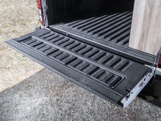 BELAY Ethical Days-目黒Epark-トライトン-FTポーター-8ナンバーキャンピング登録車両-ピックアップ部分-LINE-X施工-flexdream