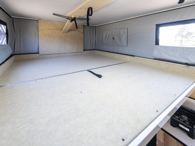 BELAY Ethical Days-目黒Epark-トライトン-FTポーター-8ナンバーキャンピング登録車両-就寝スペース-ベッドモード-flexdream