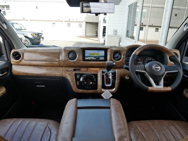 東北キャンピングカーフェア-夢メッセみやぎ-キャラバン-丸目キャラバン-FD-classic-イベント限定特選車-インテリアウッドパネル-ウッドコンビステアリング-flexdream