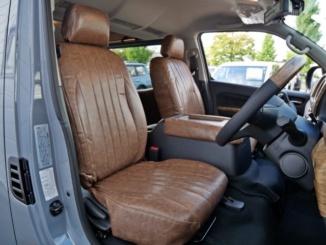 東北キャンピングカーフェア-夢メッセみやぎ-キャラバン-丸目キャラバン-FD-classic-イベント限定特選車-インテリアウッドパネル-ブラウンシートカバー-flexdream