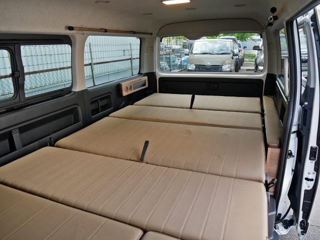 東北キャンピングカーフェア-夢メッセみやぎ-ハイエース-丸目ハイエース-FDclassic-MONOBOXH02-フルフラットベッド-特選車-flexdream