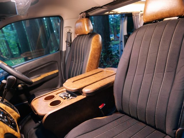 横浜キャンピングカーショー-パシフィコ横浜-キャラバン-丸目キャラバン-MONOBOXC01-フロントシート-コーデュラ生地シートカバー-flexdream