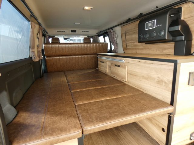 日産車フェア-キャラバン-丸目フェイス換装-FDclassic-車中泊できる街乗り仕様車-FDBOXV11-専用家具月ベッドキット-flexdream